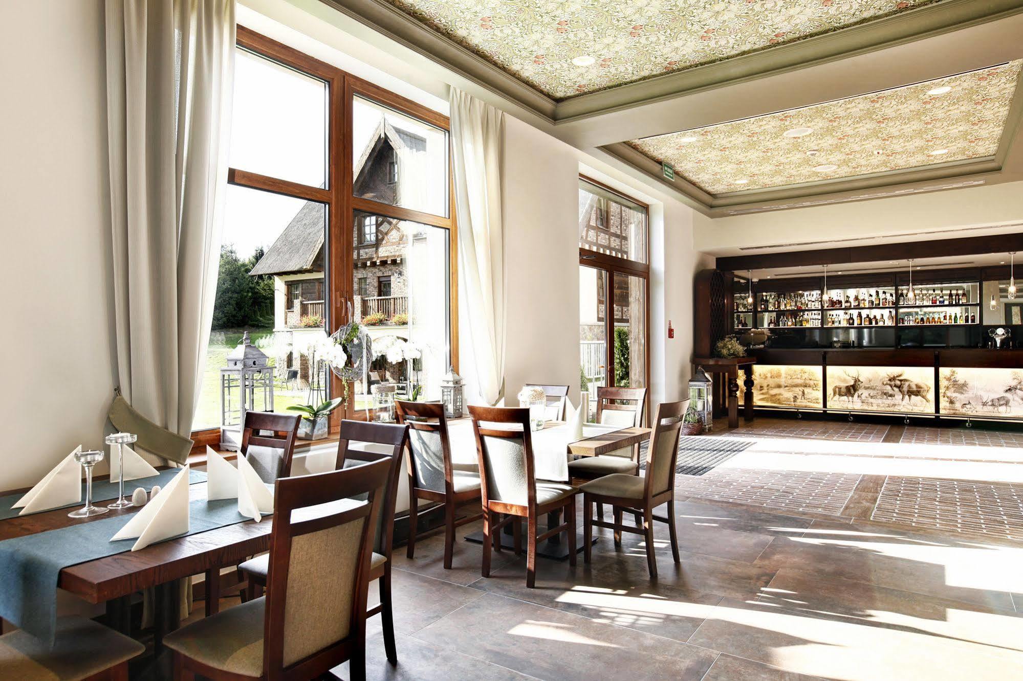 Hotel Aubrecht Country Spa Resort Przechlewo Exteriör bild